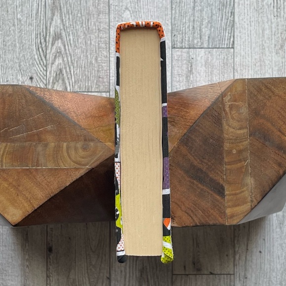 New Halloween Linen Wrapped Decorative Book Mummy Boo Hand-Wrapped Spooky Decor - Picture 4 of 7